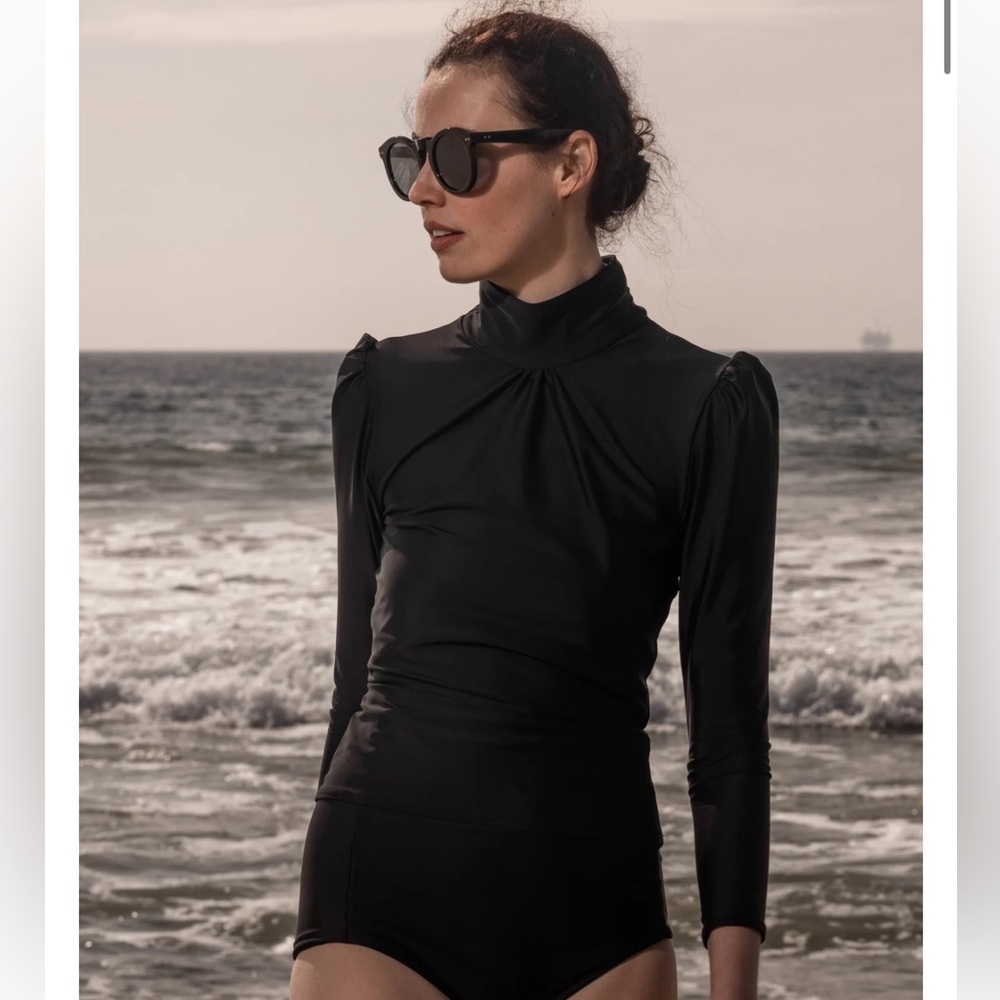 NWT!! HEIDI MERRICK Izzy Rashguard Top Shirt Mock Neck Beach